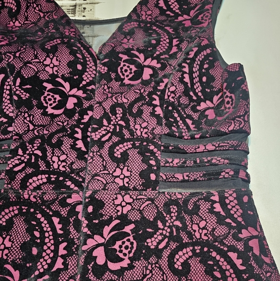 EnFocus Cocktail Dress Mid-Length Mesh Cut Outs Maroon and Black Size 12 - Picture 3 of 5